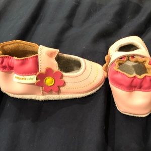 Momo soft soled shoes 6-12months